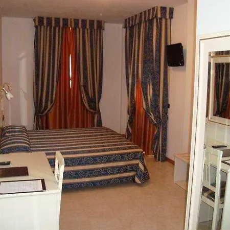 Hotel Oasi 4*